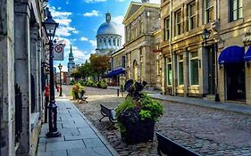 Mind Blowing City View - 2 Beds - Pool & Spa - Downtown Montreal