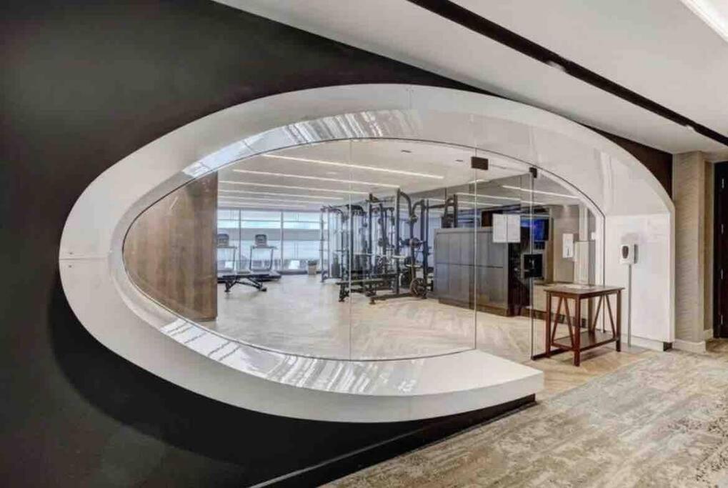 Mind Blowing City View - 2 Beds - Pool & Spa - Downtown Montreal Exterior photo