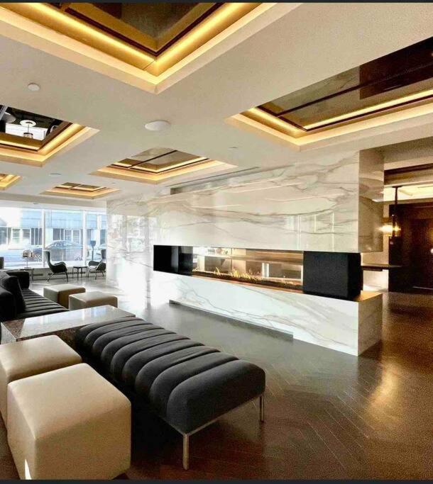 Mind Blowing City View - 2 Beds - Pool & Spa - Downtown Montreal Exterior photo