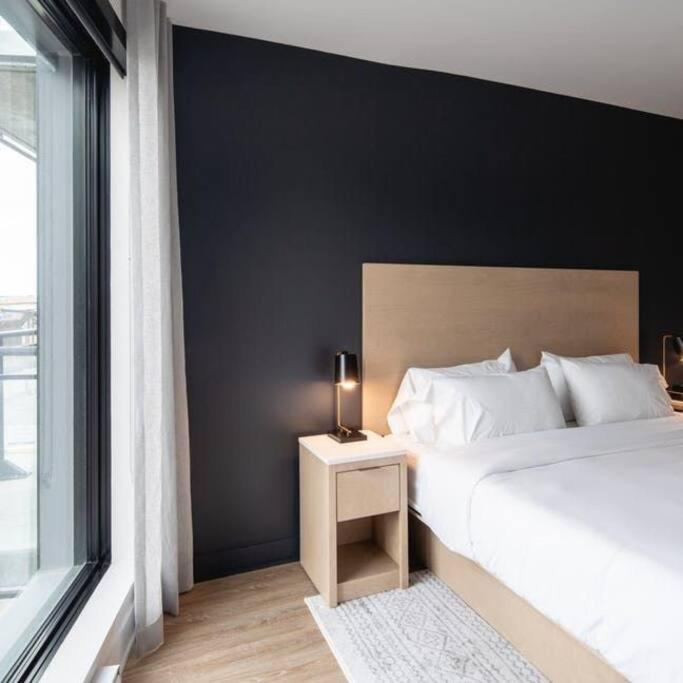 Mind Blowing City View - 2 Beds - Pool & Spa - Downtown Montreal Exterior photo