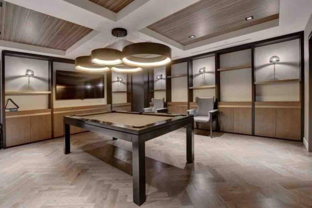 Mind Blowing City View - 2 Beds - Pool & Spa - Downtown Montreal Exterior photo