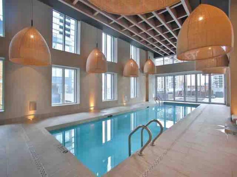 Mind Blowing City View - 2 Beds - Pool & Spa - Downtown Montreal Exterior photo